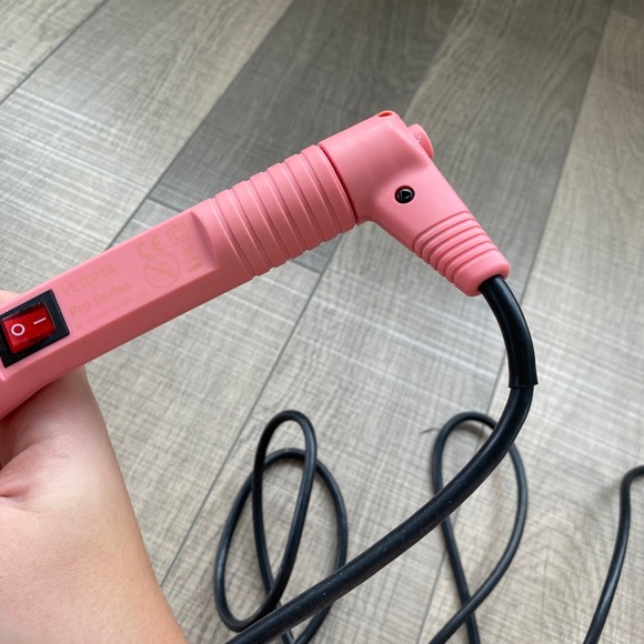 Versha Paris Pro Series 1/2” Curling Wand - Picture 4 of 5